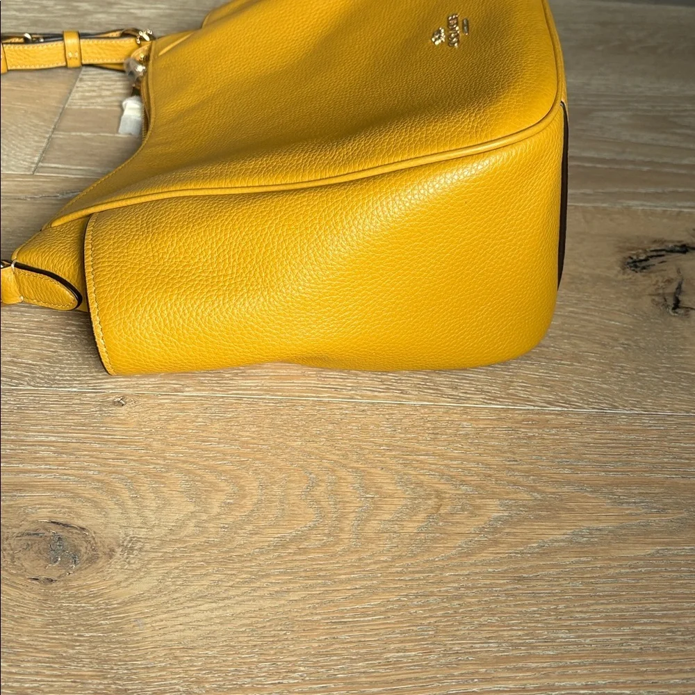 Coach bag NWT in a bright mustard color. Great purse for all seasons - Picture 3 of 9